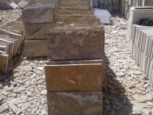 Плиты из мекегинского доломита разм 600-300 мм 1200 р м2