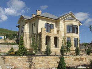 Виды отделки цоколя доломитом