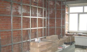 Как выровнять стену гипсокартоном на клей