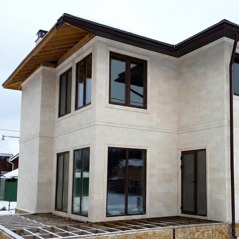 Чиринский камень серый Дом облицованный песчаником