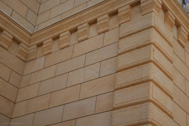 Угловые элементы из Дагестанского камня Угловые элементы из ракушечника