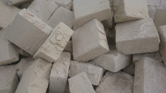 Блоки из камня. Блоки из дагестанского песчаника размеры 200*400*400. Используются для изготовления плитки, колоннн и другиз элементов декора.