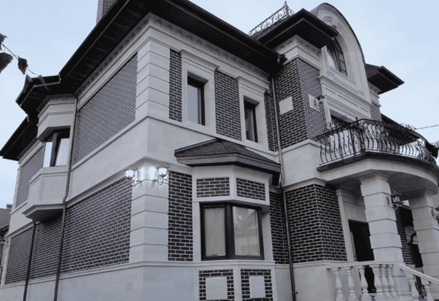 Комбинированная облицовка Акушинский известняк и керамогранит Комбинированная облицовка Акушинский известняк и керамогранит