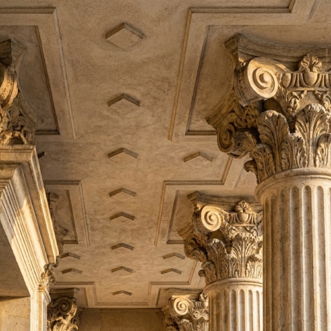 Колонны из травертина Колонны из травертина