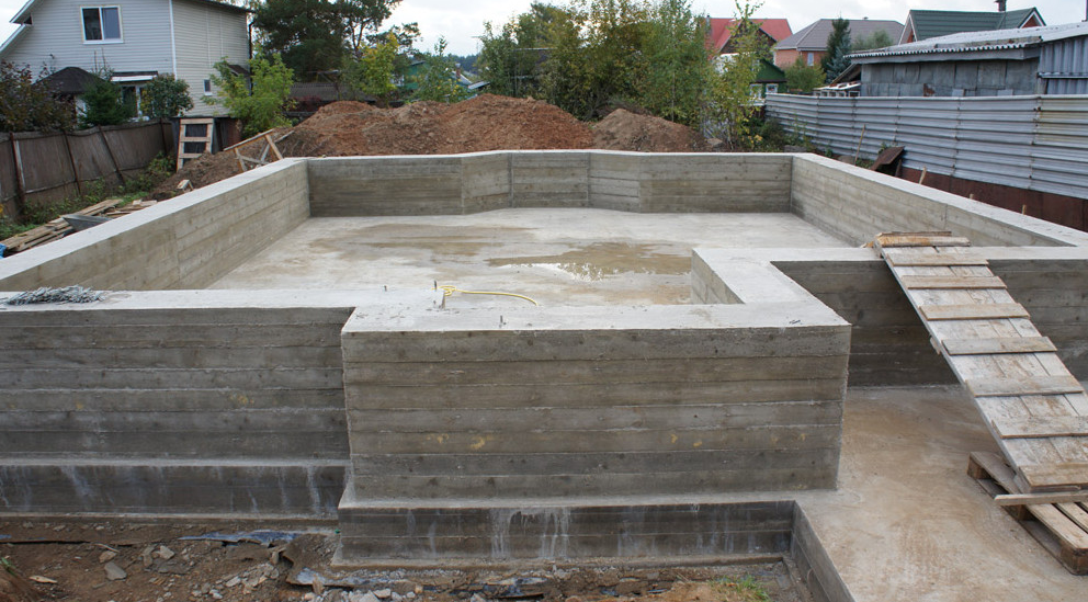 Возведение плитного фундамента для строительства дома | Дагестанский камень